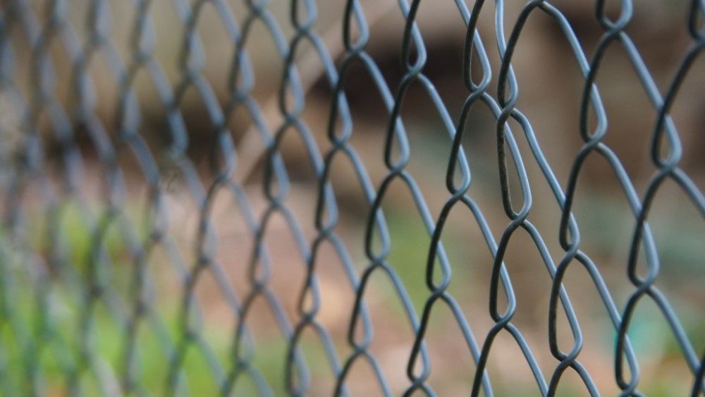 Residential Chain Link Fence Vs. Commercial Chain Link Fence: What Are the Differences?