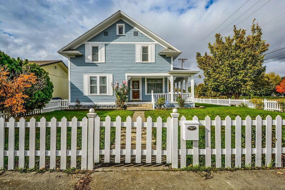 What Is a Picket Fence, Where Can You Get One, and What Are Your Options?