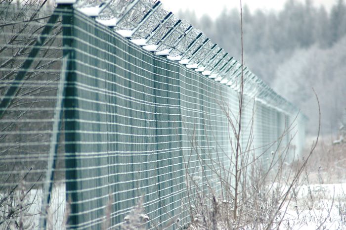 What Is the Difference Between High-Security Fence and Chain Link Fence?