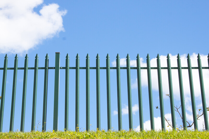 What Is a Palisade Fence Anti-Sag?