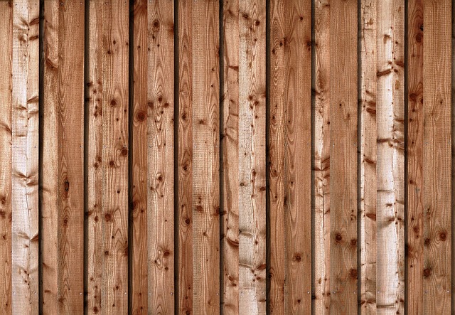 Should There Be a Gap Between Fence Boards?