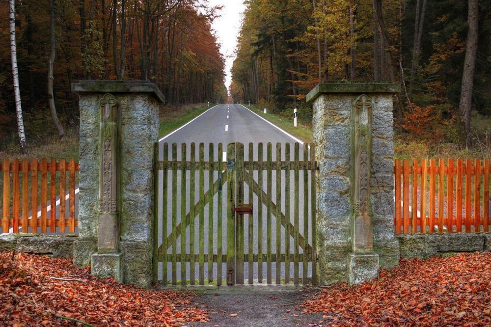 What Is the Standard Width of a Driveway Gate?